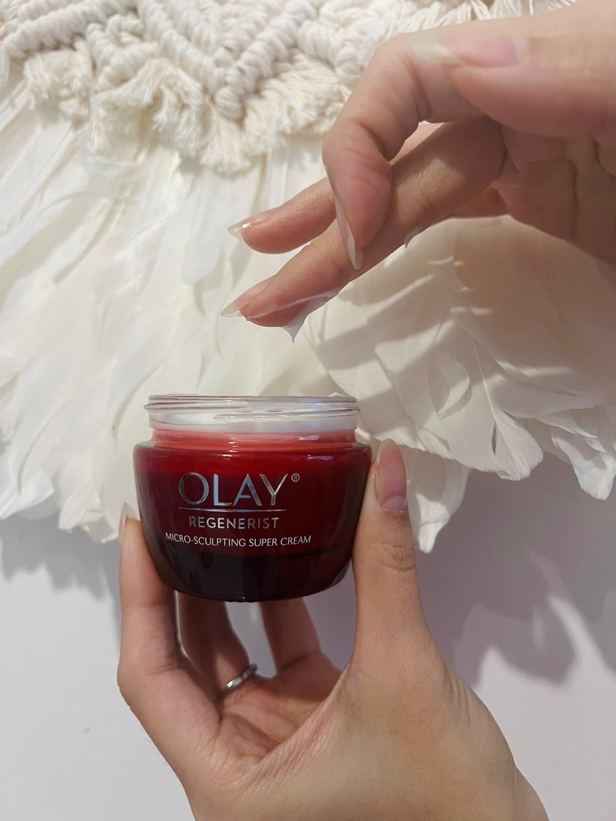 Super Cream質地柔滑又不油膩,一整天都不會滿面油光~