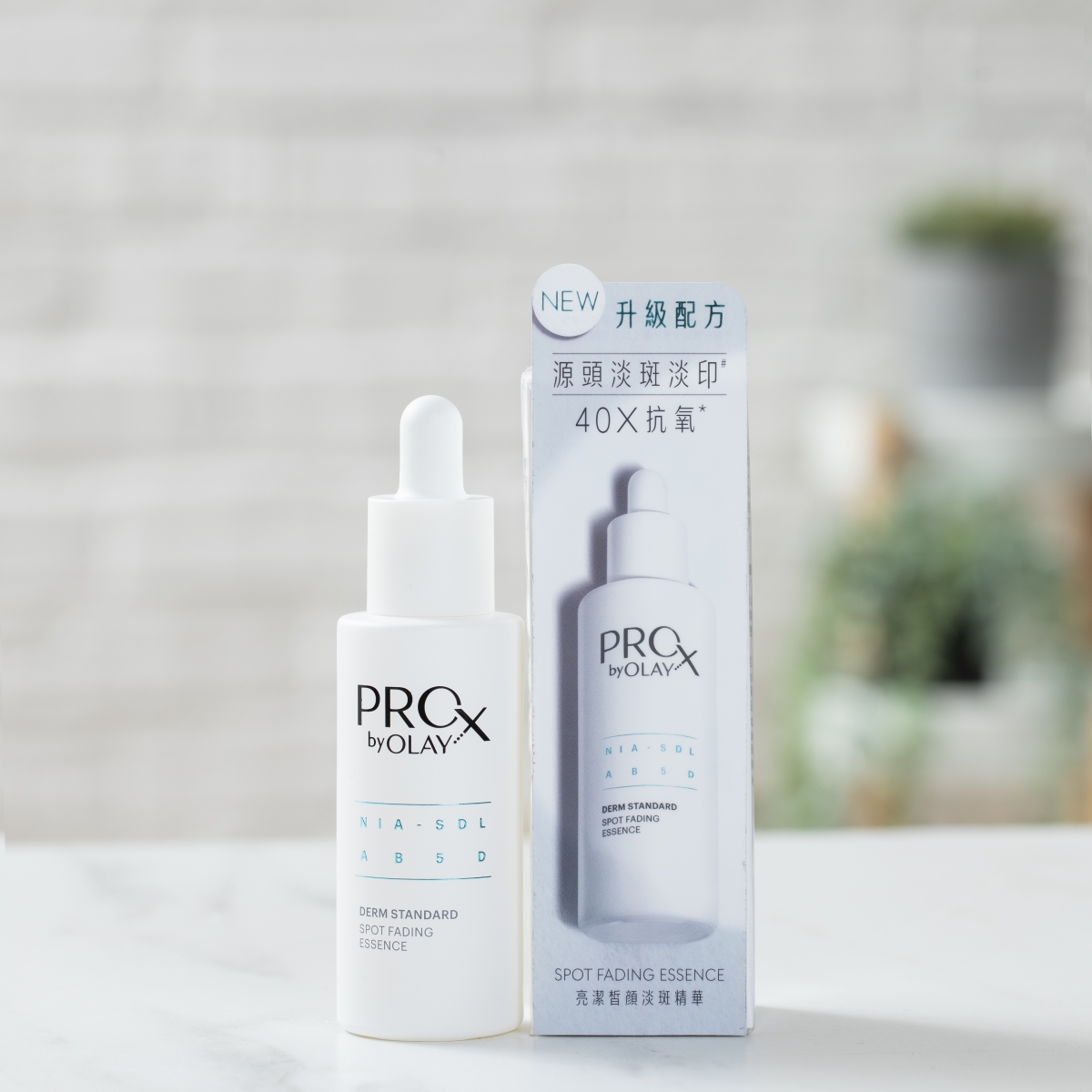 抗氧淡斑精華能針對根源穩定黑色素母細胞,改善色斑痘印的問題!