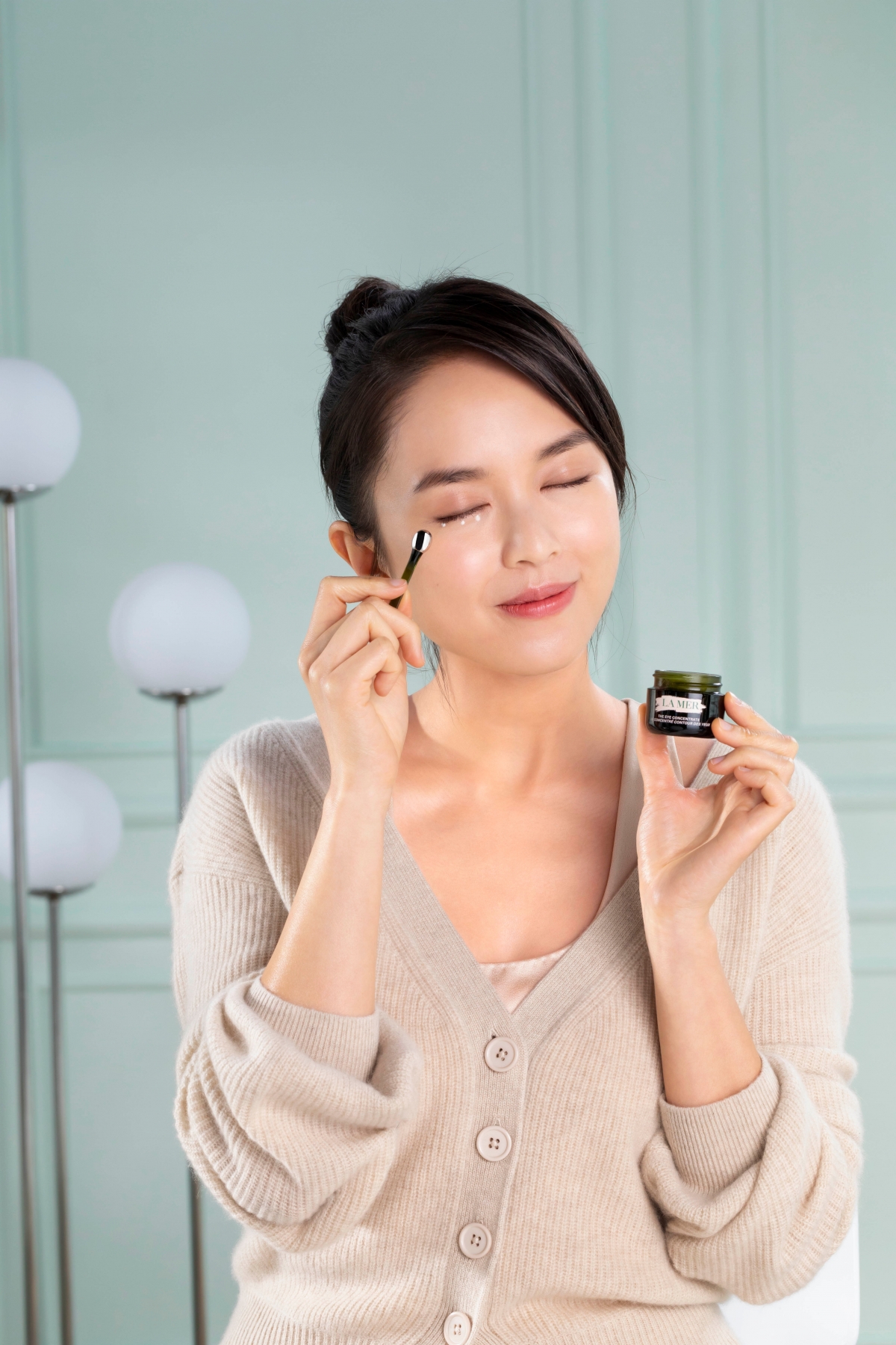 眼霜推薦2021-The Eye Concentrate 眼部精華乳霜更一直被譽為「星級眼霜」,因為不少女星名媛都私心推薦它~