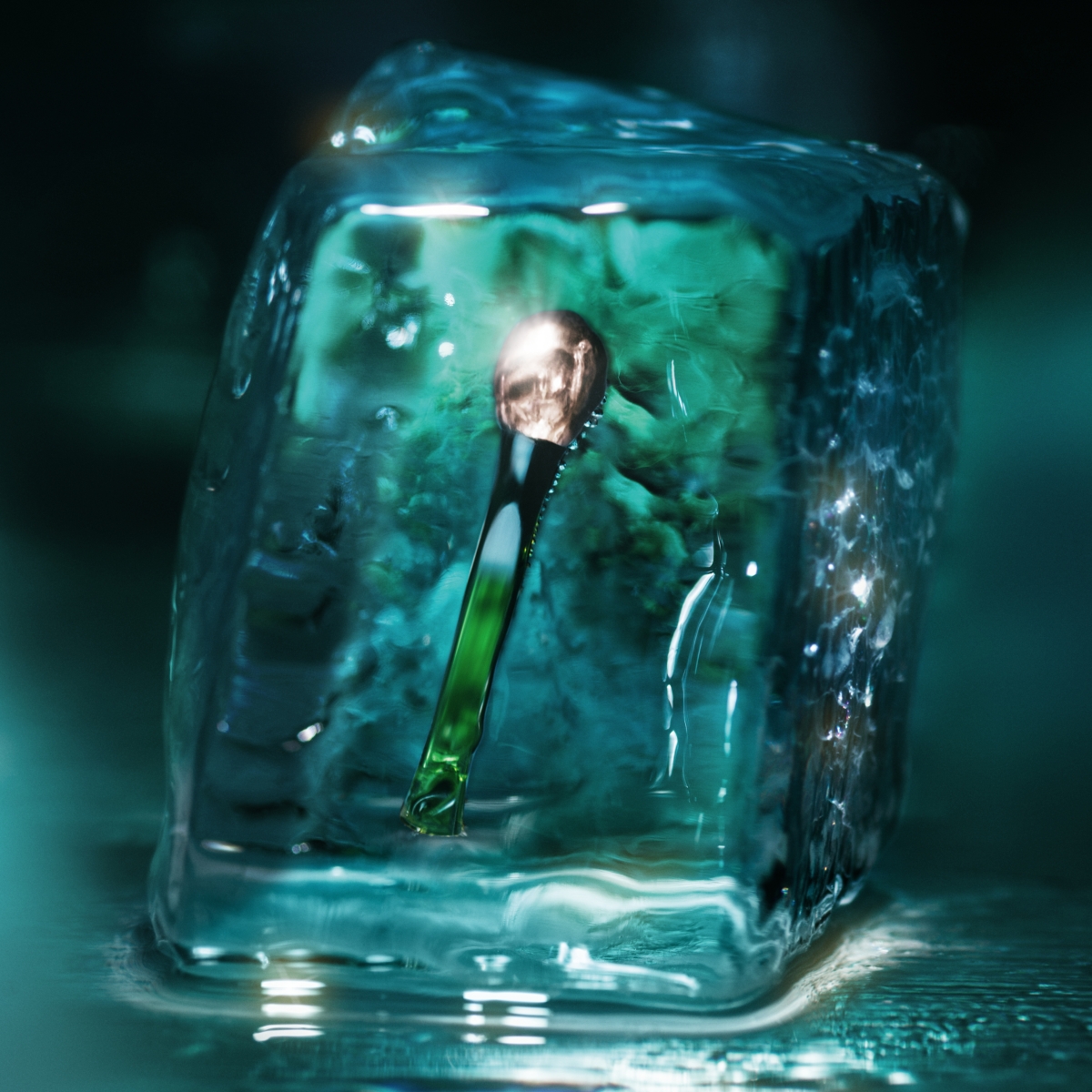 眼霜推薦2021-蘇麗珊還教把按摩捧先放入雪櫃幾分鐘冰鎮一下,然後特別在幾個眼部穴位按壓,感覺超爽的!