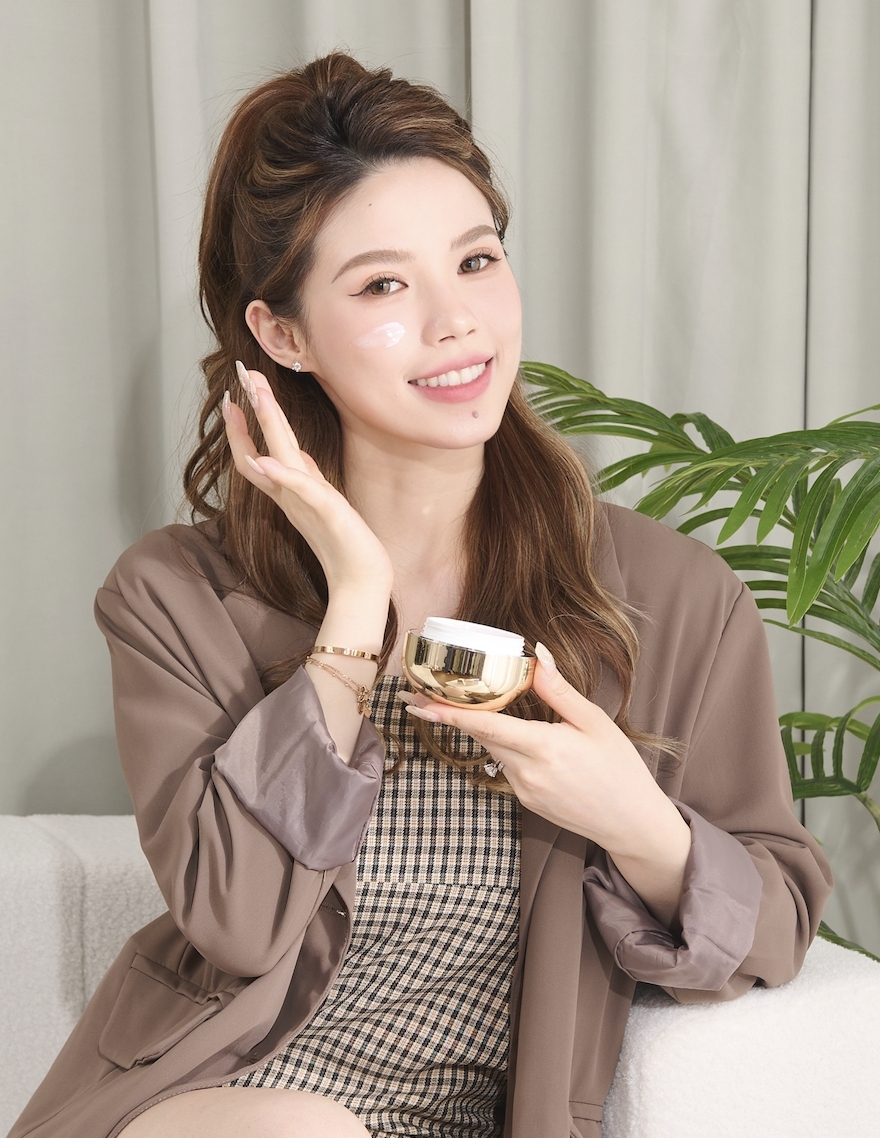 「小金罐」是Doris打造零浮粉肌的法寶。