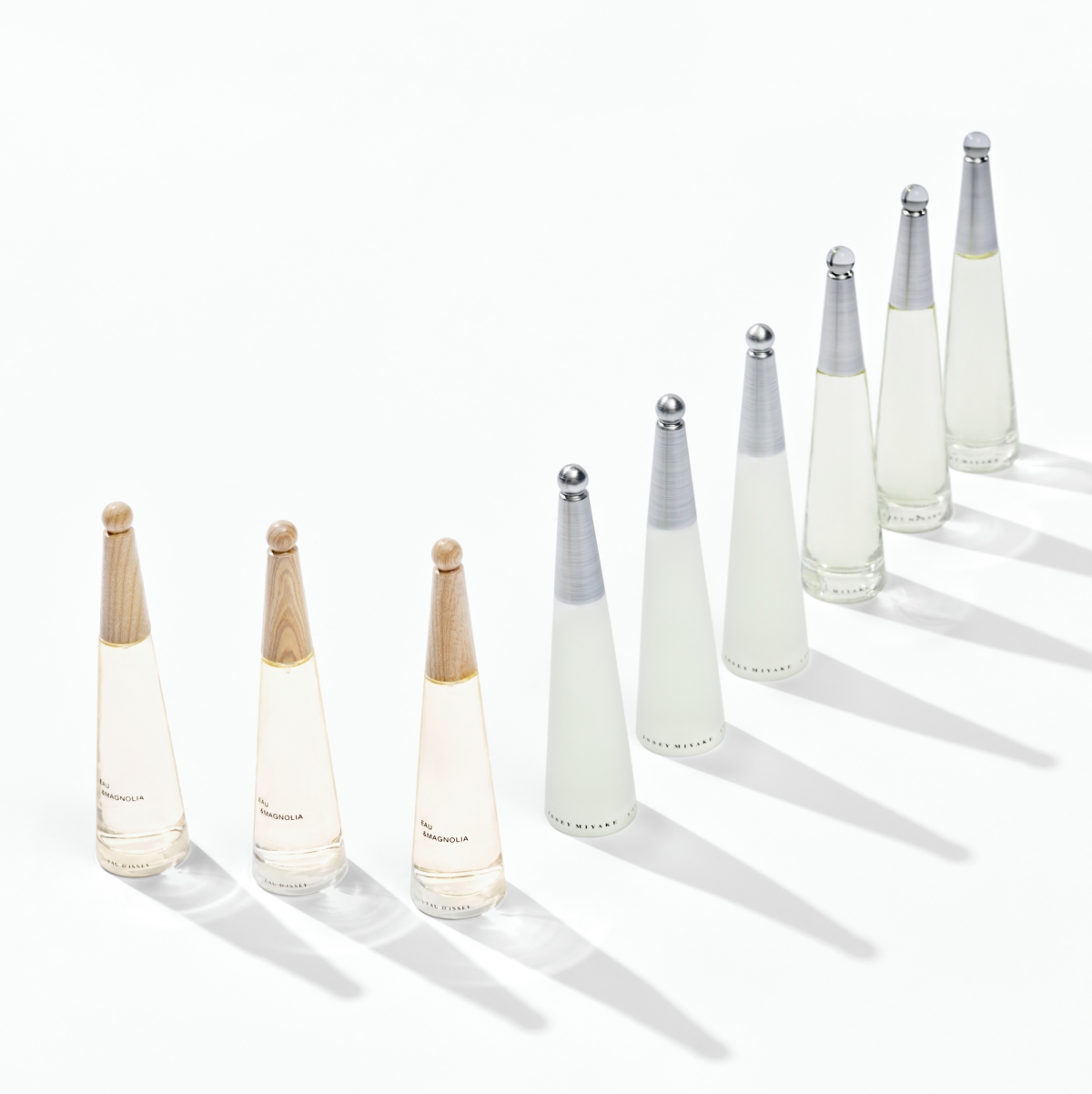 ISSEY MIYAKE Parfums一直以水的形態為靈感,以清新淡雅的水生花香調創作出一系列香氛,當中以L'Eau d'Issey淡香氛最經典。