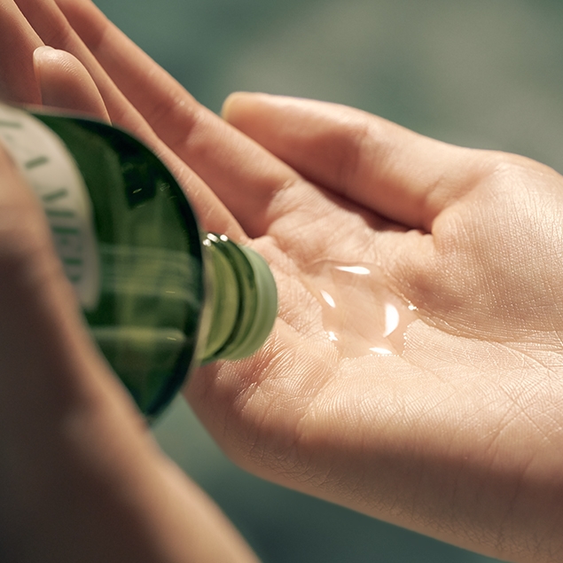 質感輕薄不油膩,一抹瞬效吸收零負擔,夏天必備!