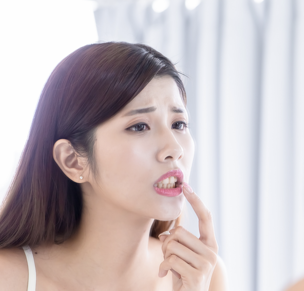 相信不少女生都心怕露出泛黃的牙齒令儀容大打折扣~