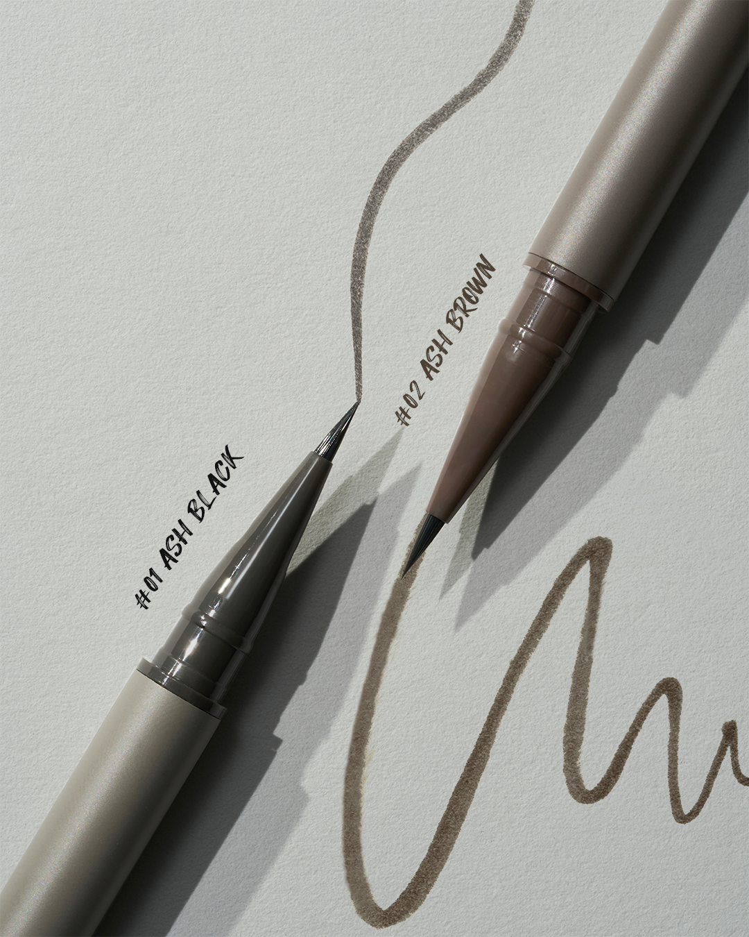 柔塑裸感防水眼線液筆觸順滑,粗幼線條控制自如。