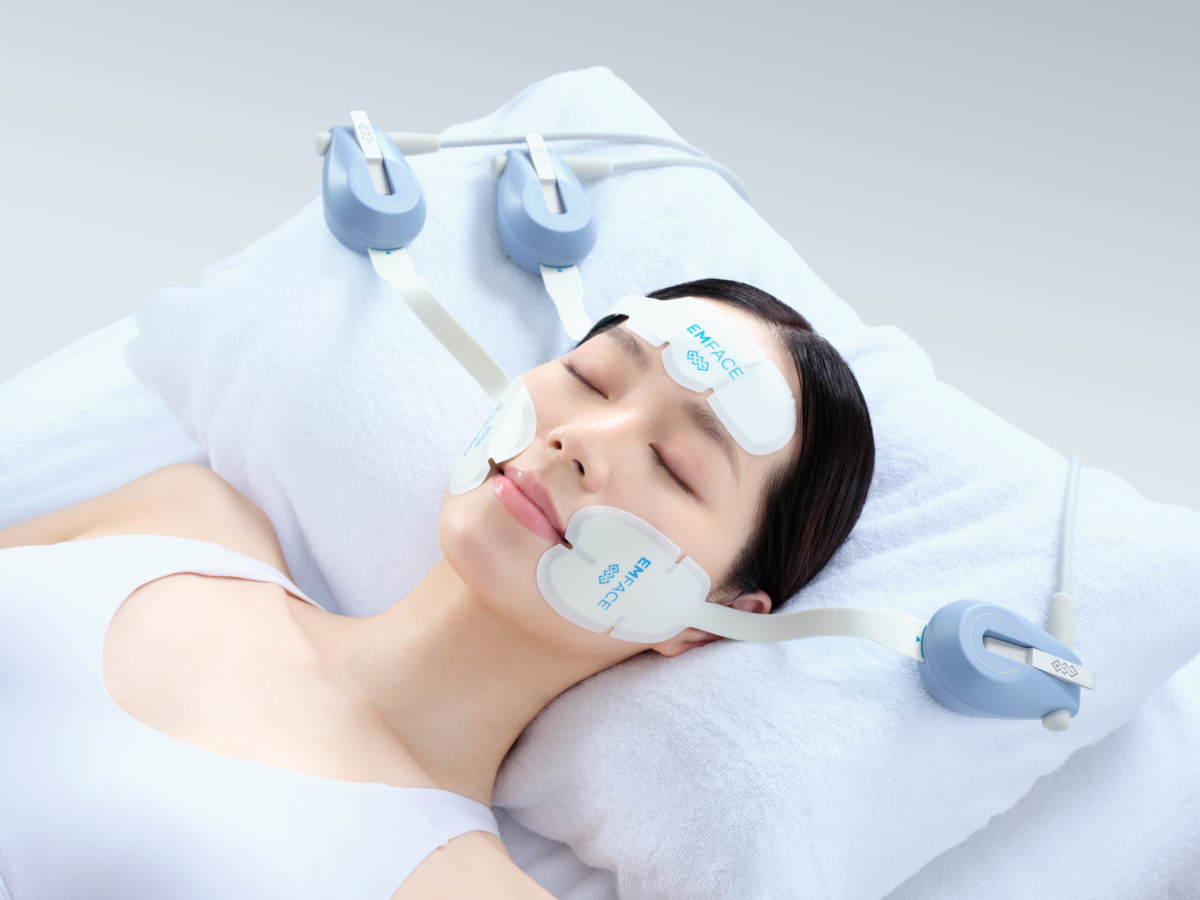 EMFACE是全球唯一一部能同時提升輪廓及激活膠原的醫學美容儀。