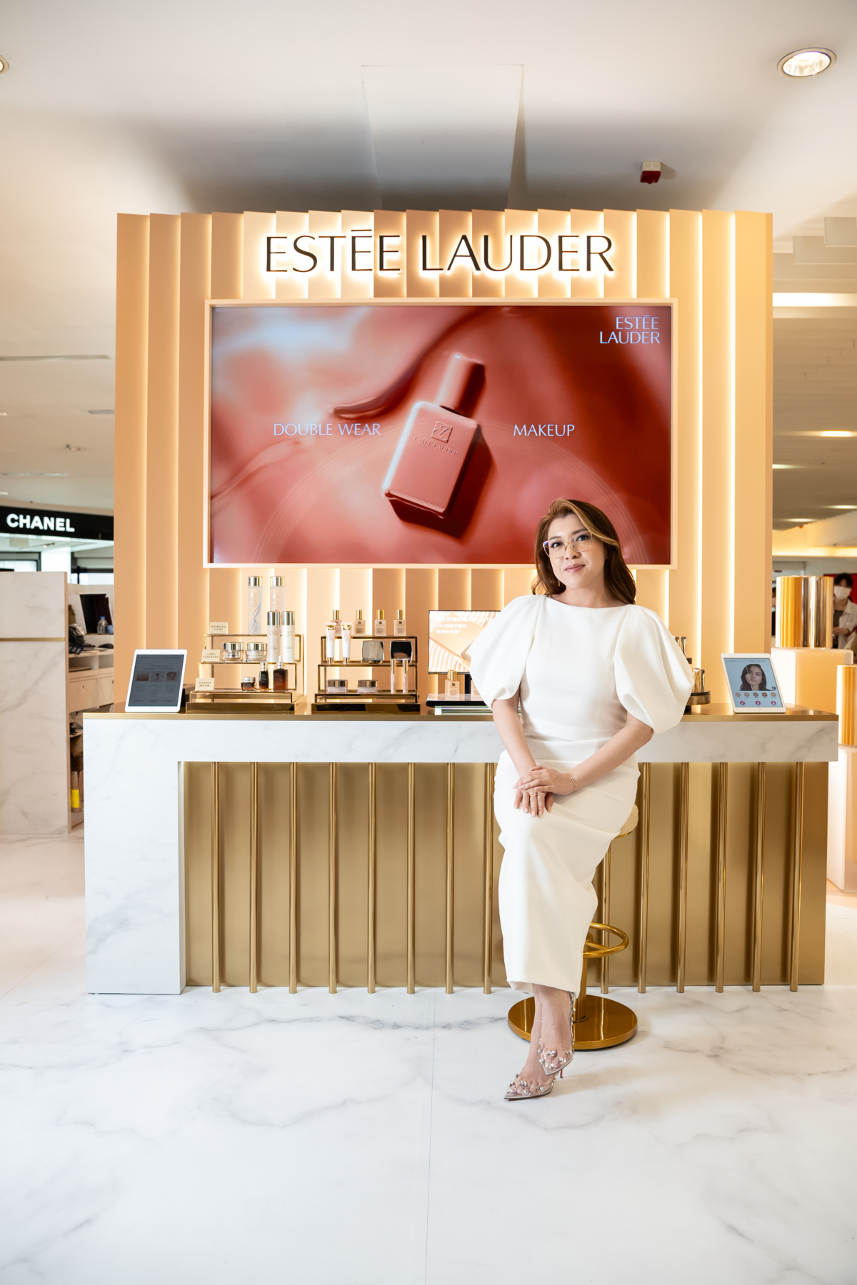 Serrini 的不脫妝秘訣就是選用 Estée Lauder Double Wear 底妝系列。