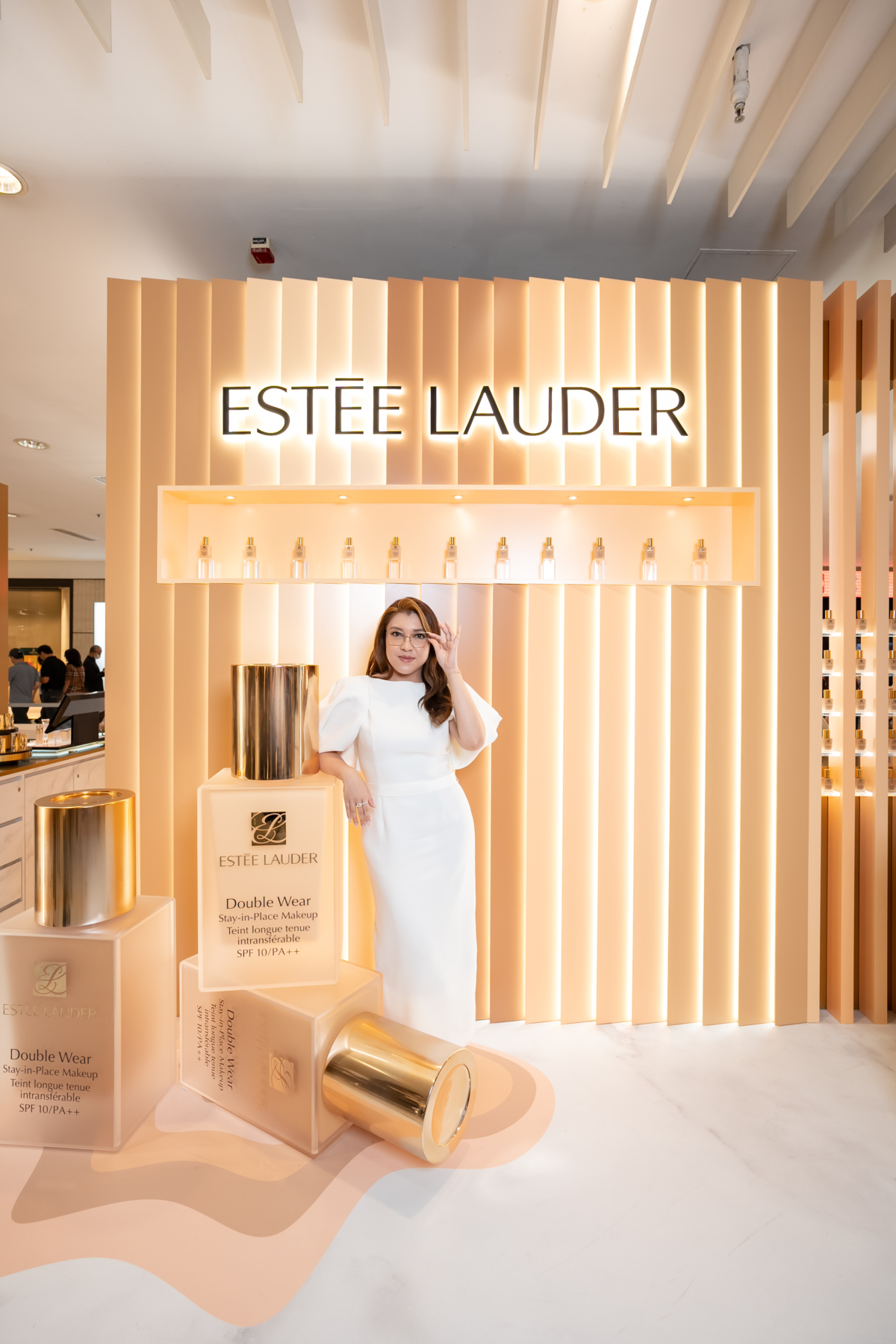 Serrini 24小時不脫妝的秘密！今個夏天她有 Estée Lauder Double Wear 底妝系列全力應援！