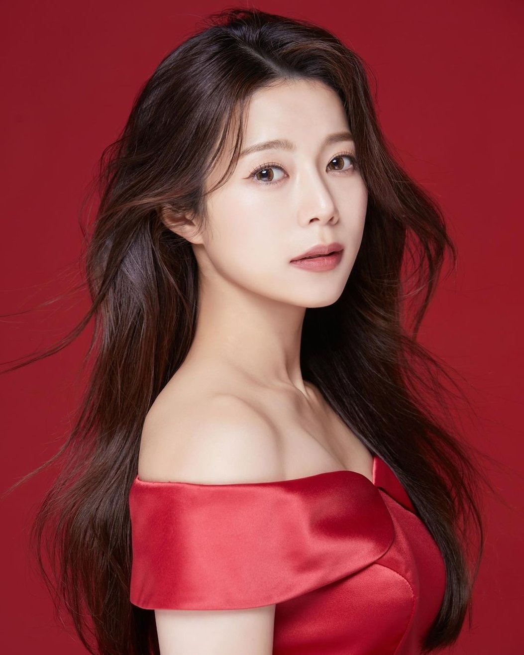 馬來西亞王妃16歲嫁入王室慘遭虐待，長達9個月過著非人生活，出逃後華麗重生！