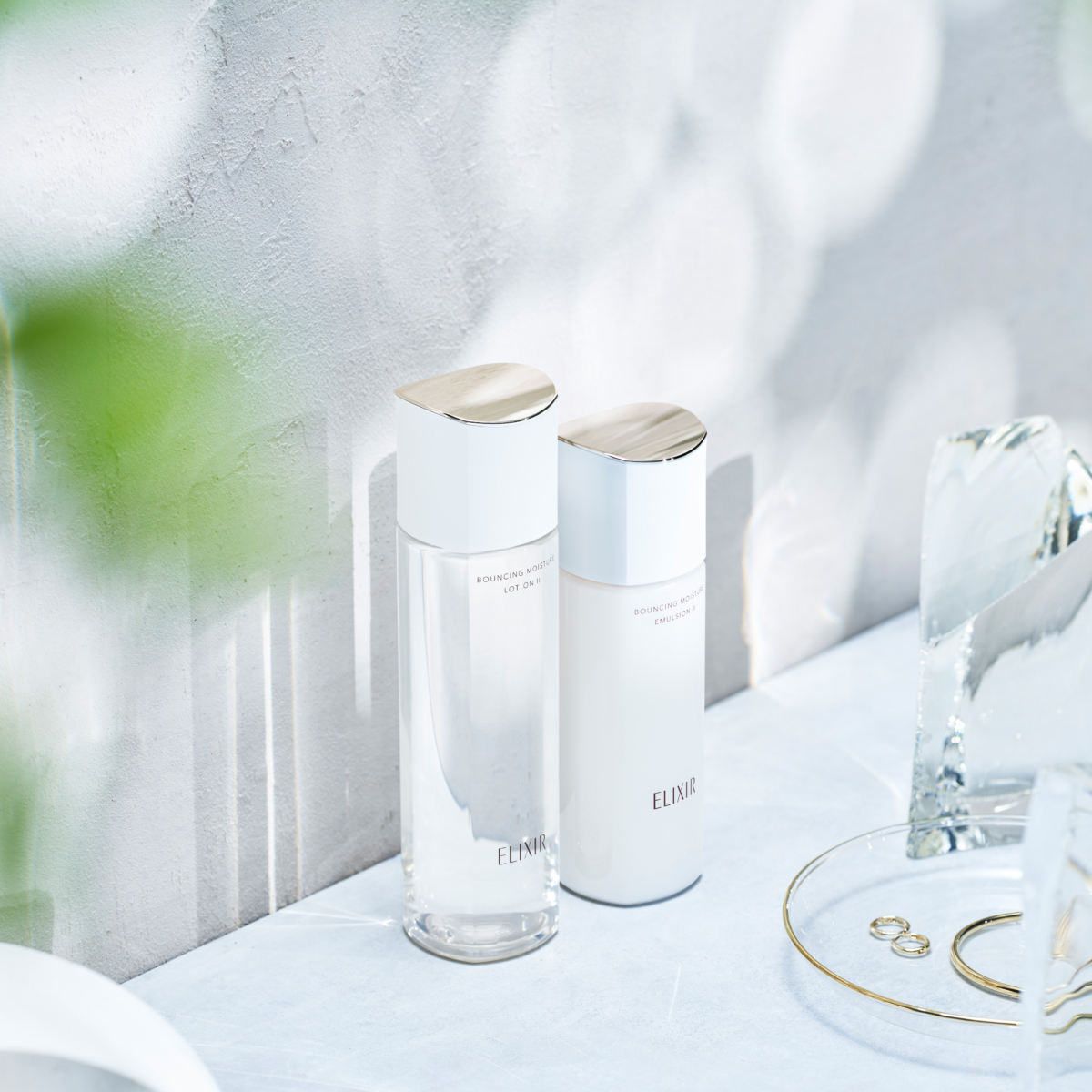 ELIXIR膠原彈潤精華水乳組合最大賣點是獨家膠原蛋白自生內循環科技，激活膠原自生同時將已老廢的膠原降解及排走。