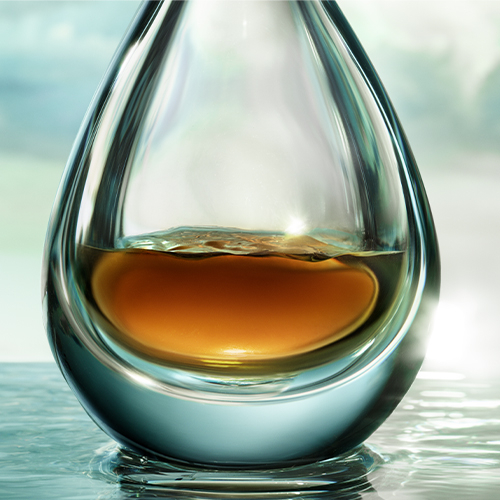 高濃縮 Miracle Broth™ 活膚精華中蘊含深海巨藻再生力量，是還原肌膚最健康平衡狀態的靈魂。