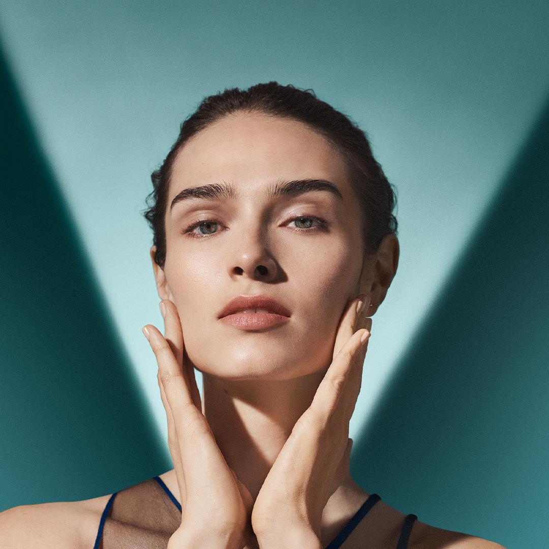 La Mer 全新 The New Lifting Firming Serum 提升緊緻精華還加入專利 The Restructuring Ferment™ 結構重整酵母,能幫助激活膠原蛋白,從肌底層重建皮膚的強韌度、密度和彈性。