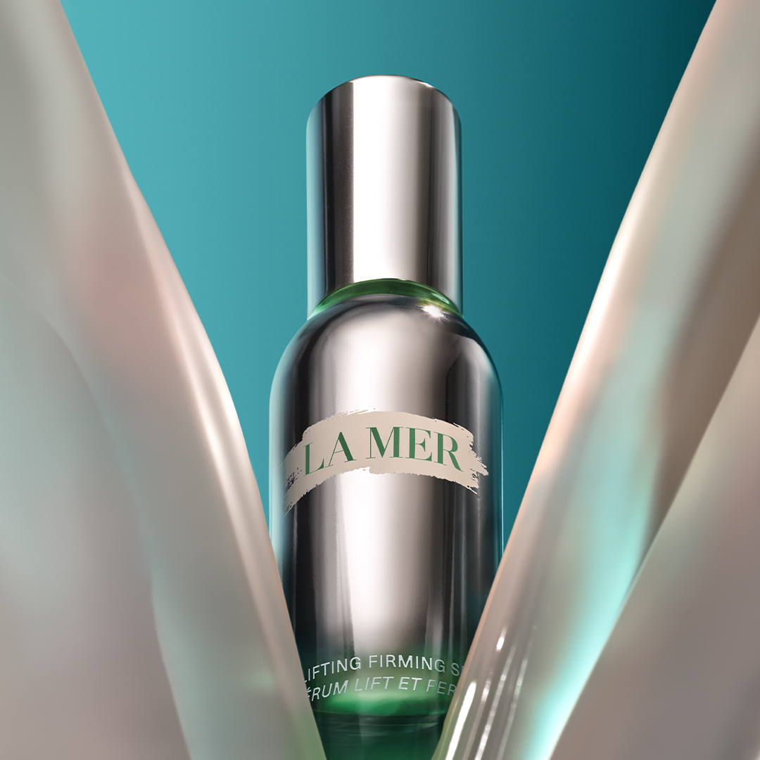 La Mer 全新 The Lifting Firming Serum 提升緊緻精華中的傳奇修護成分 Miracle Broth™ 活膚精華,結合了深海海藻、維他命、礦物等多種珍貴天然養分,是肌膚再生的活膚甘露!
