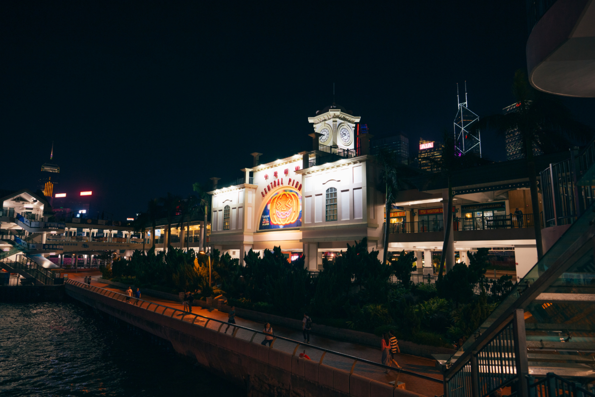 必影中環碼頭外的笑瞇瞇巨型大南瓜 