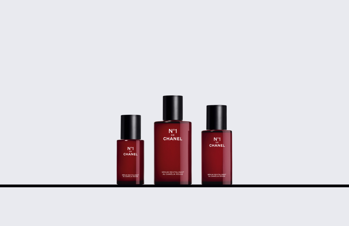 CHANEL一號紅山茶花精華液備有3款容量選擇，分別是：HK$940/30ml、HK$1,250/50ml，以及全新HK$1,675/100ml。