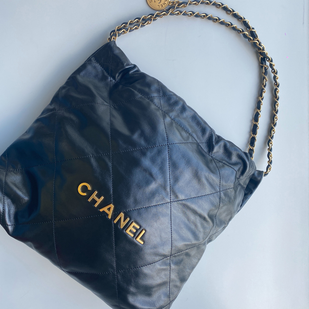 CHANEL 22黑色中號手袋