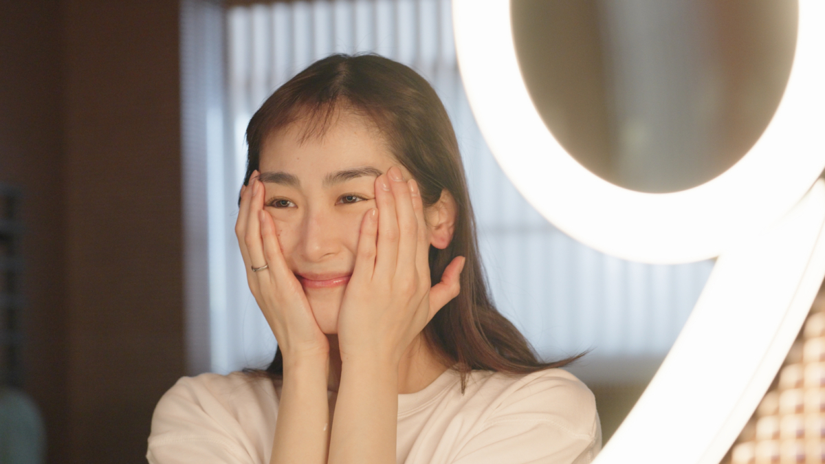 Evelyn用世一精華後，肌膚越來越健康，轉季都不易敏感泛紅。