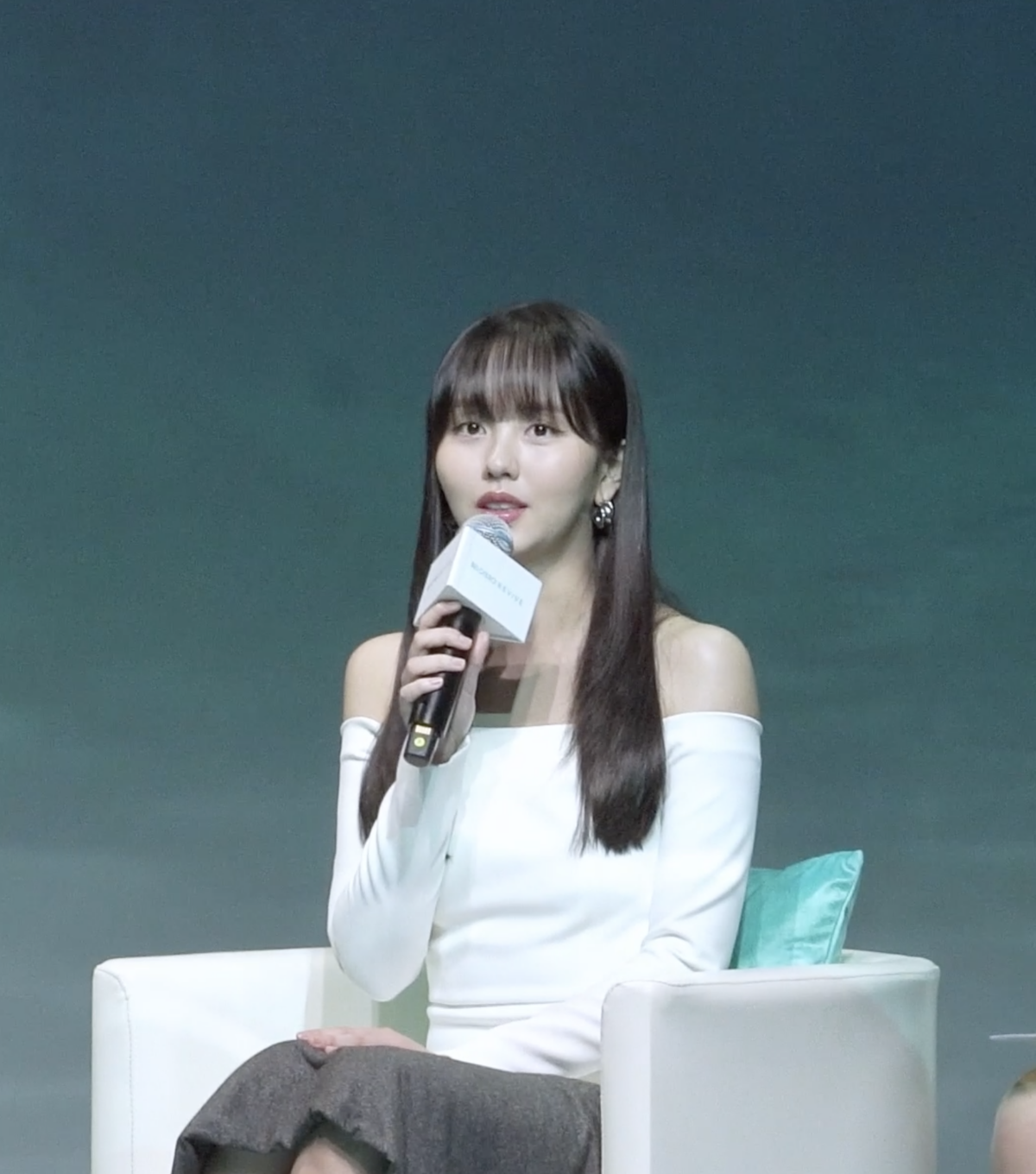 金所泫表示在忙碌工作下仍然散發活力肌的祕訣，就是全靠Belotero® Revive水光針為肌膚打好基礎，回復水潤光澤！