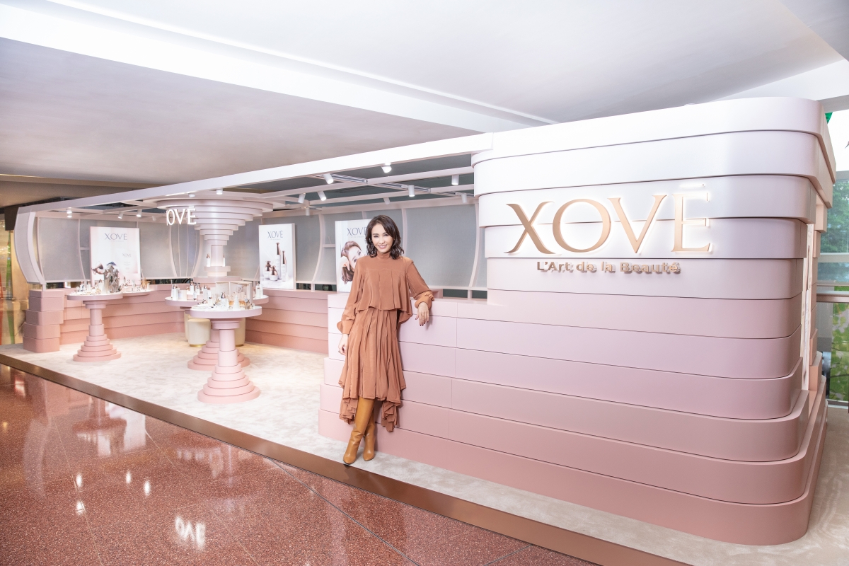 黎姿的凍齡秘訣就是每天都使用旗下XOVĒ Skincare的白松露護膚品,抗氧凍齡效果超驚艷!