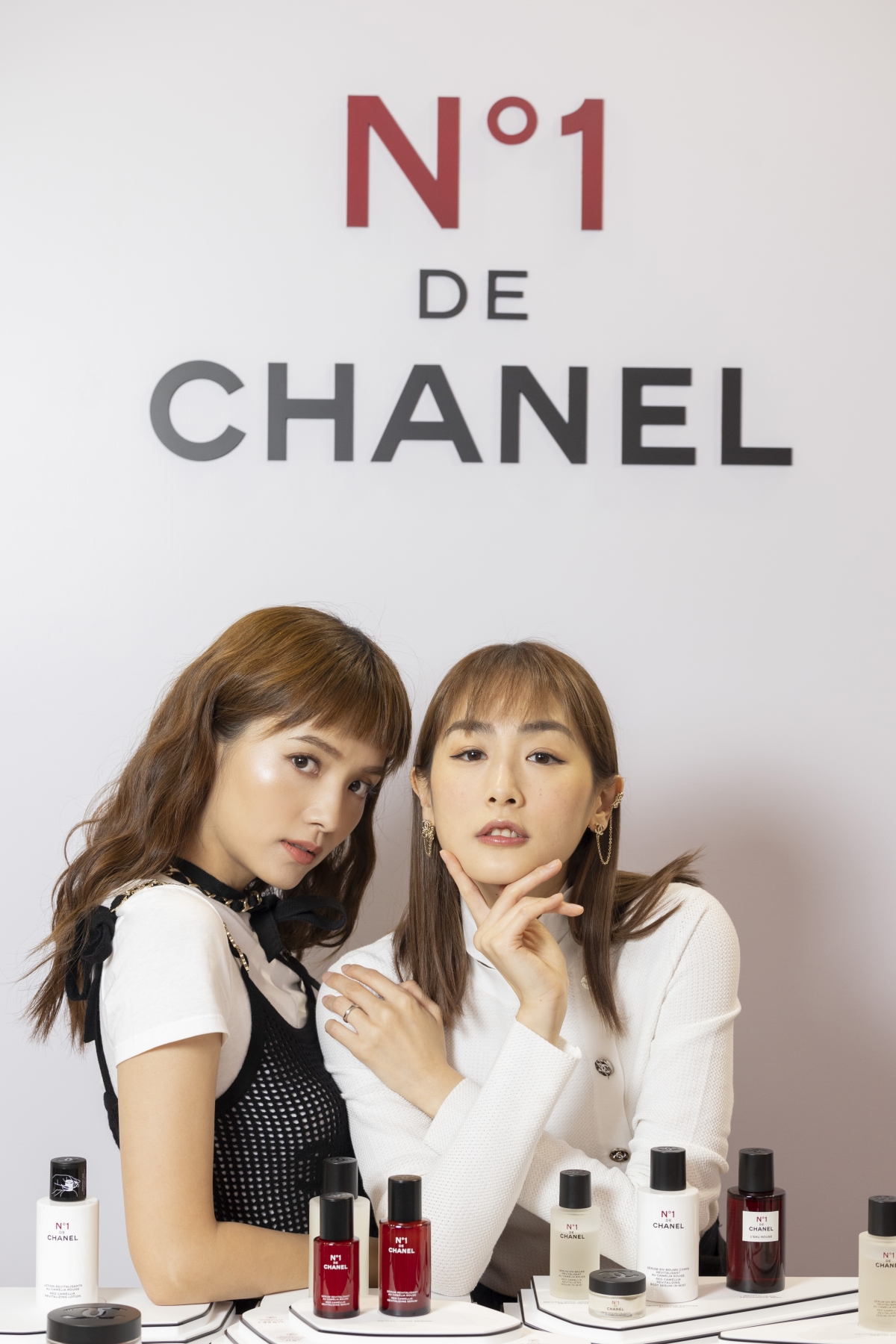 Anjaylia與Evelyn都是CHANEL一號紅山茶花系列的忠粉，已用了一年，已空瓶精華數支！