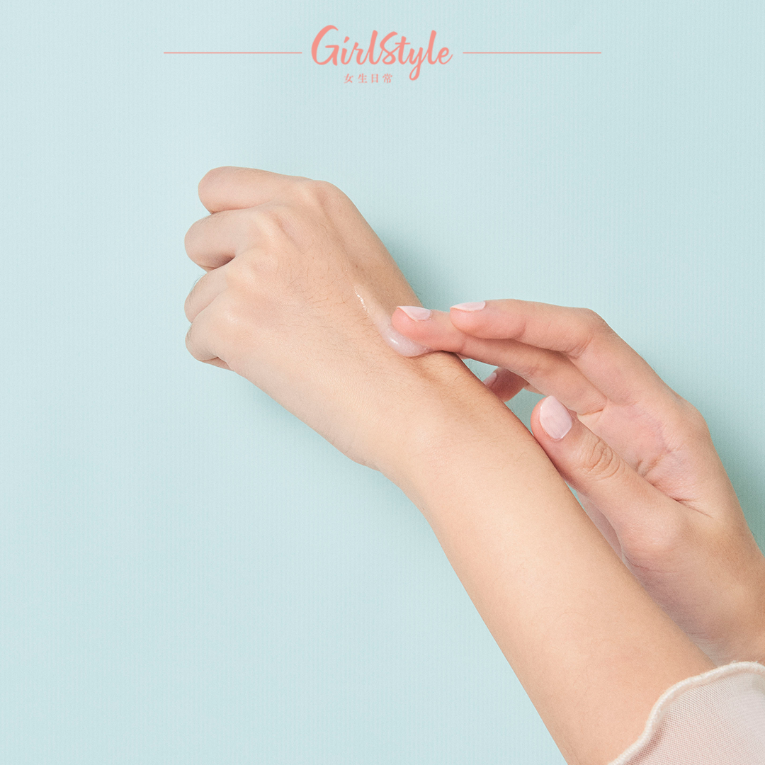 Rejoice全新免沖洗護髮精華質地輕盈清爽，好似Body Lotion一樣！