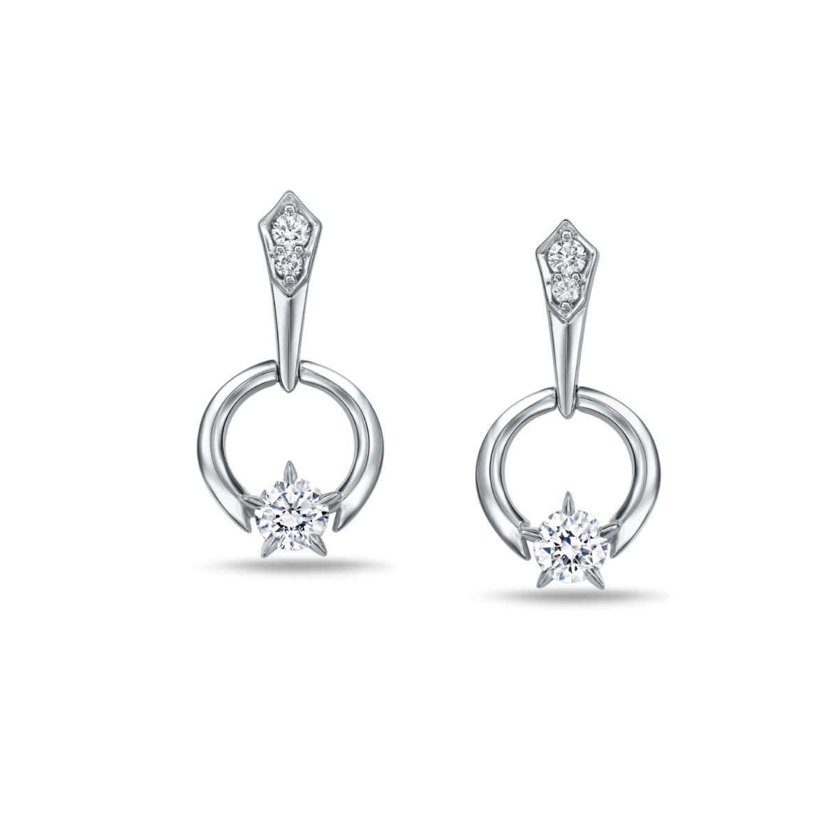 周大福「星旅」系列 18K白色黃金美鑽耳環 約$16,300起