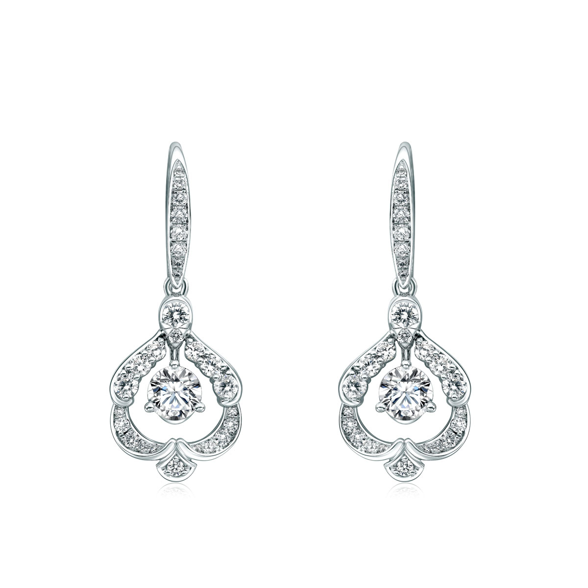 「周大福鈴蘭」系列18K白色黃金美鑽耳環 約$24,000起