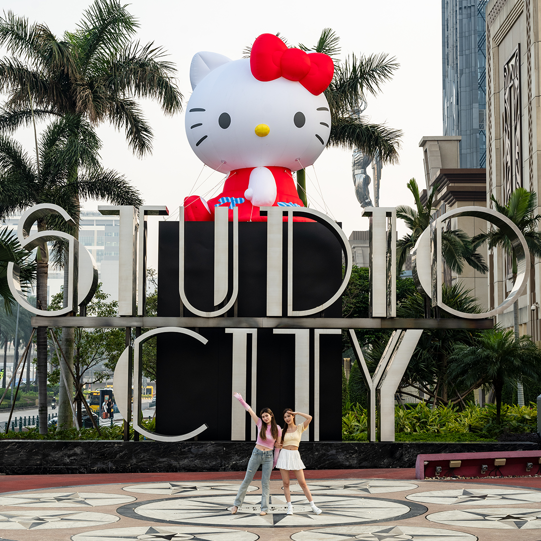 5米高充氣HELLO KITTY公仔已在金光大道新濠影滙入口歡迎大家！