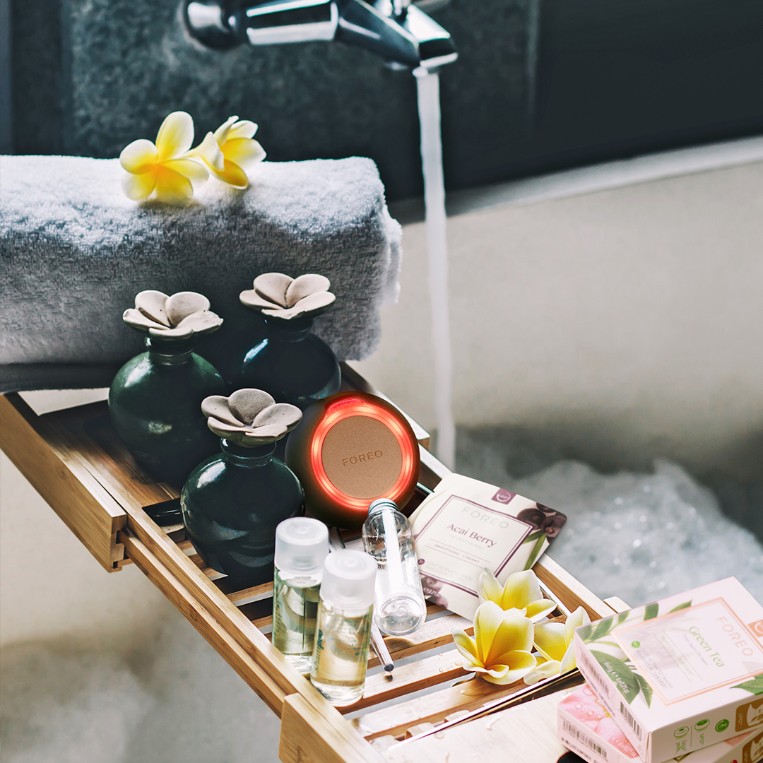 FOREO UFO™ 3面膜儀100%防水清潔方便，加上體積輕巧，隨時隨地都可為肌膚充電～