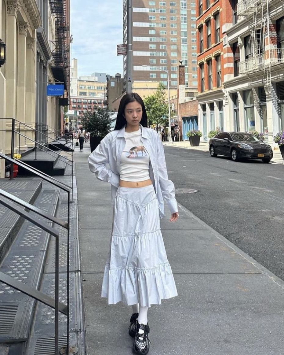 Jennie都有穿GLOWNY的裙子～