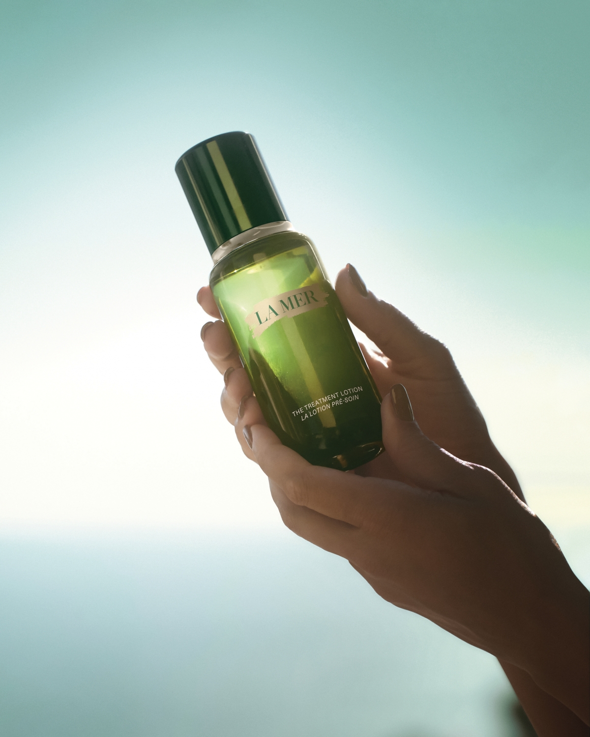 蘊藏 6 大修護功效,保濕抗老一次到位,縮時護膚!