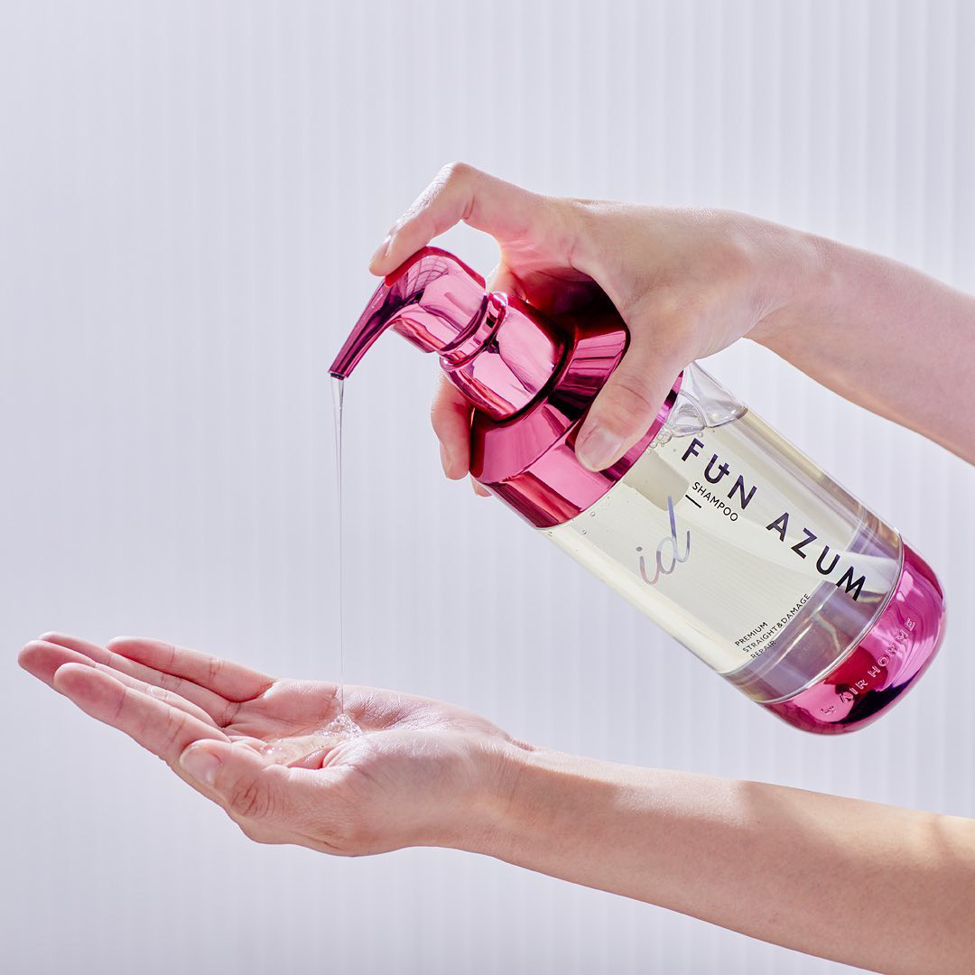 採用日本Salon級酸熱護理技術，瞬間鎖緊髮絲中的油脂和水分，就算是毛躁、卷曲髮質都可以在家享受Salon級負離子！