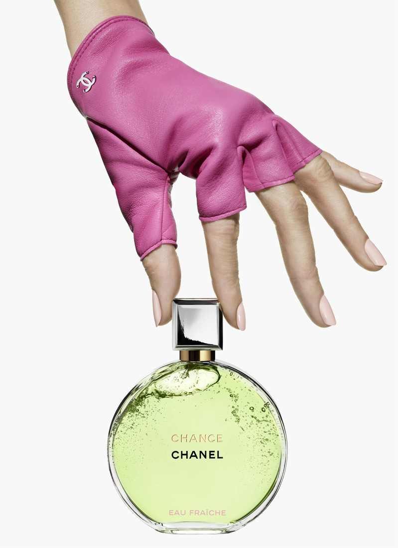 CHANEL CHANCE香水小巧精緻,蘊藏著無限可能,鼓勵女生們要捉緊機遇。