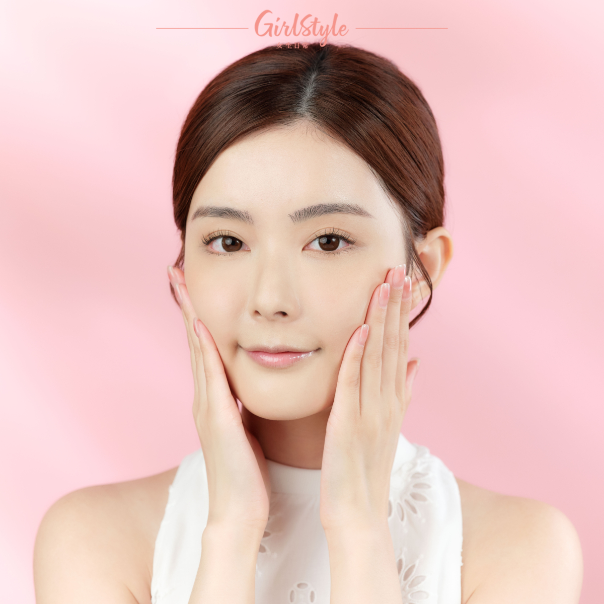 CLARINS透亮速效淡斑精華從根源減少黑色素,去除暗啞膚色,從肌底散發女神般的健康光采。