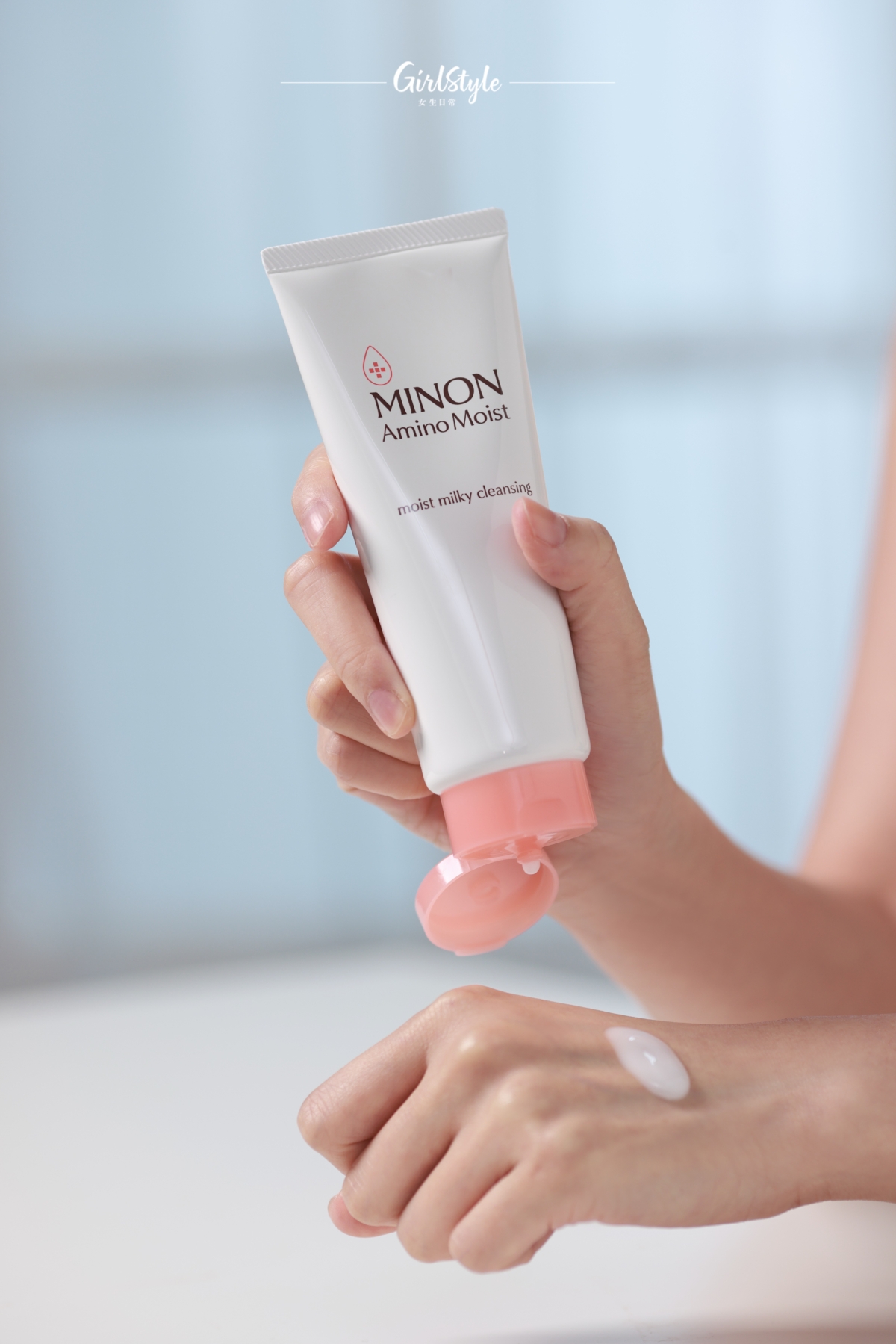 質感好似牛奶般柔滑，溫柔呵護敏感肌。