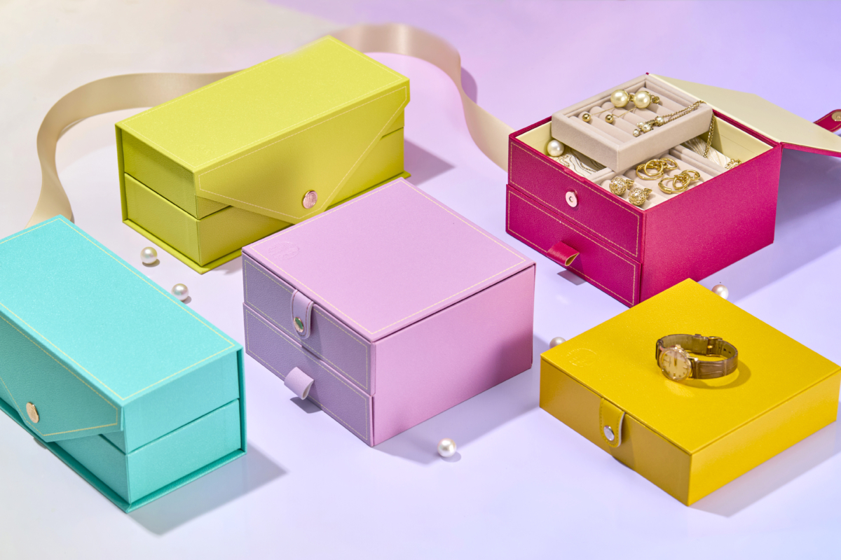 今年加入「青檸色」及「寶石紅」2款色調，令美感大增，更可以化身實用收納寶盒～讚！