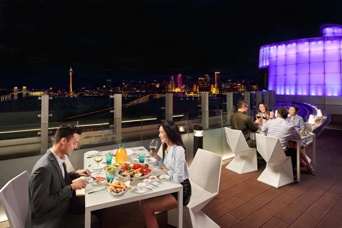 「奧羅拉」飽覽澳門半島醉人夜景，相當浪漫！