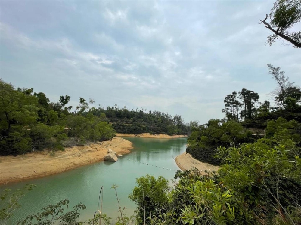 能飽覽翠綠湖水的美景