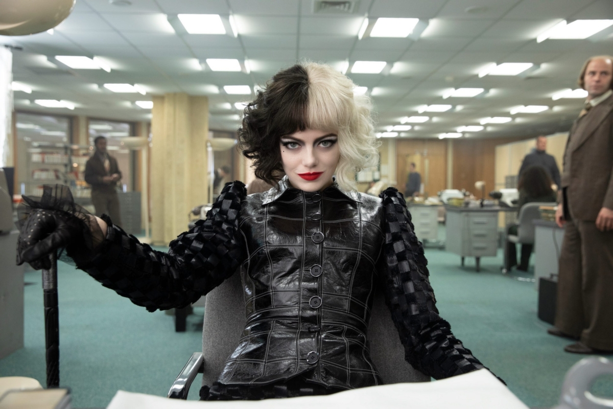 《黑白魔后》Cruella以黑白雙色頭髮、鮮紅唇妝及型格黑白服裝為特色，配搭搶眼飾物，打造時尚又充滿氣場的萬聖節裝扮。