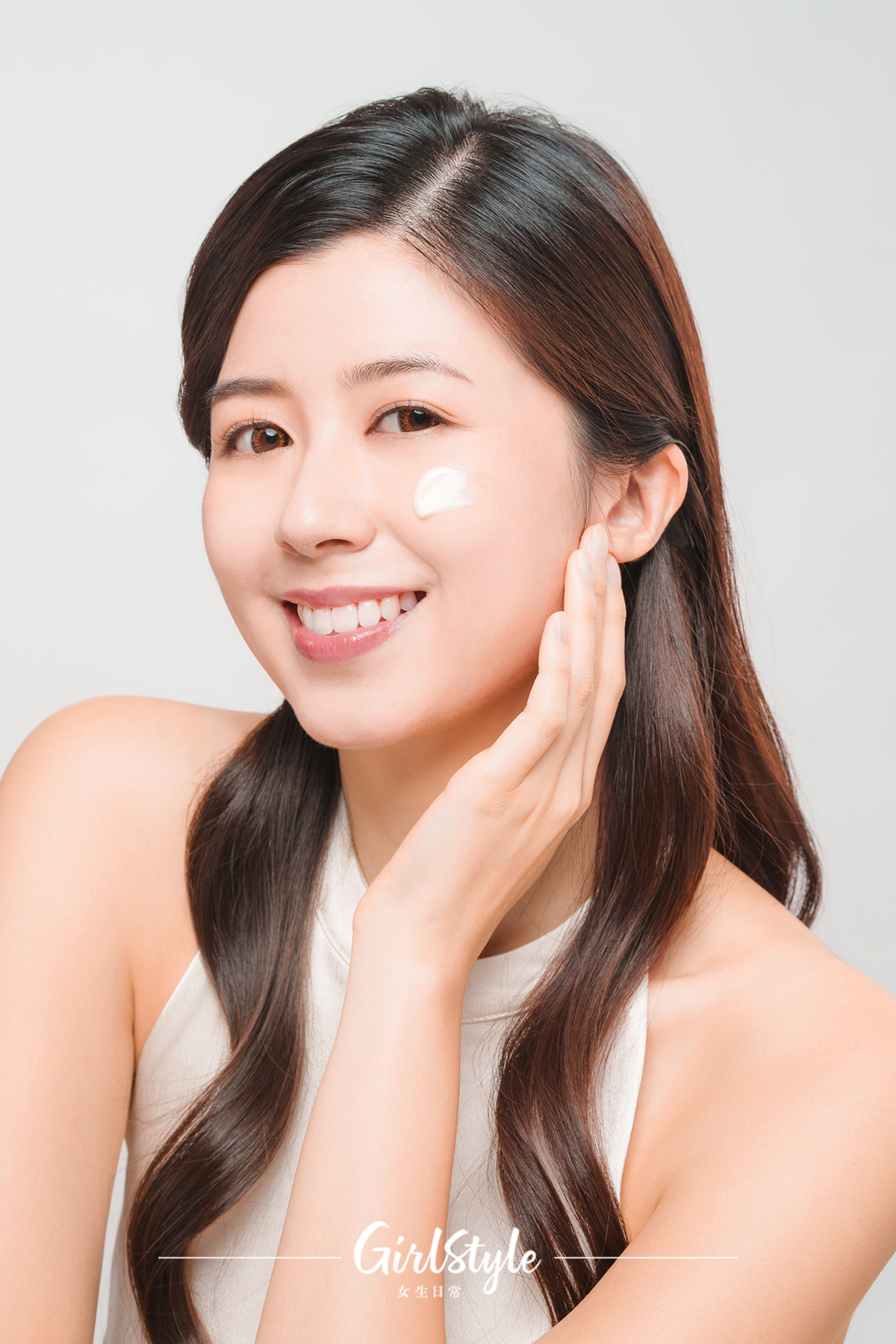 面霜質地柔滑易推，完全不黏膩。