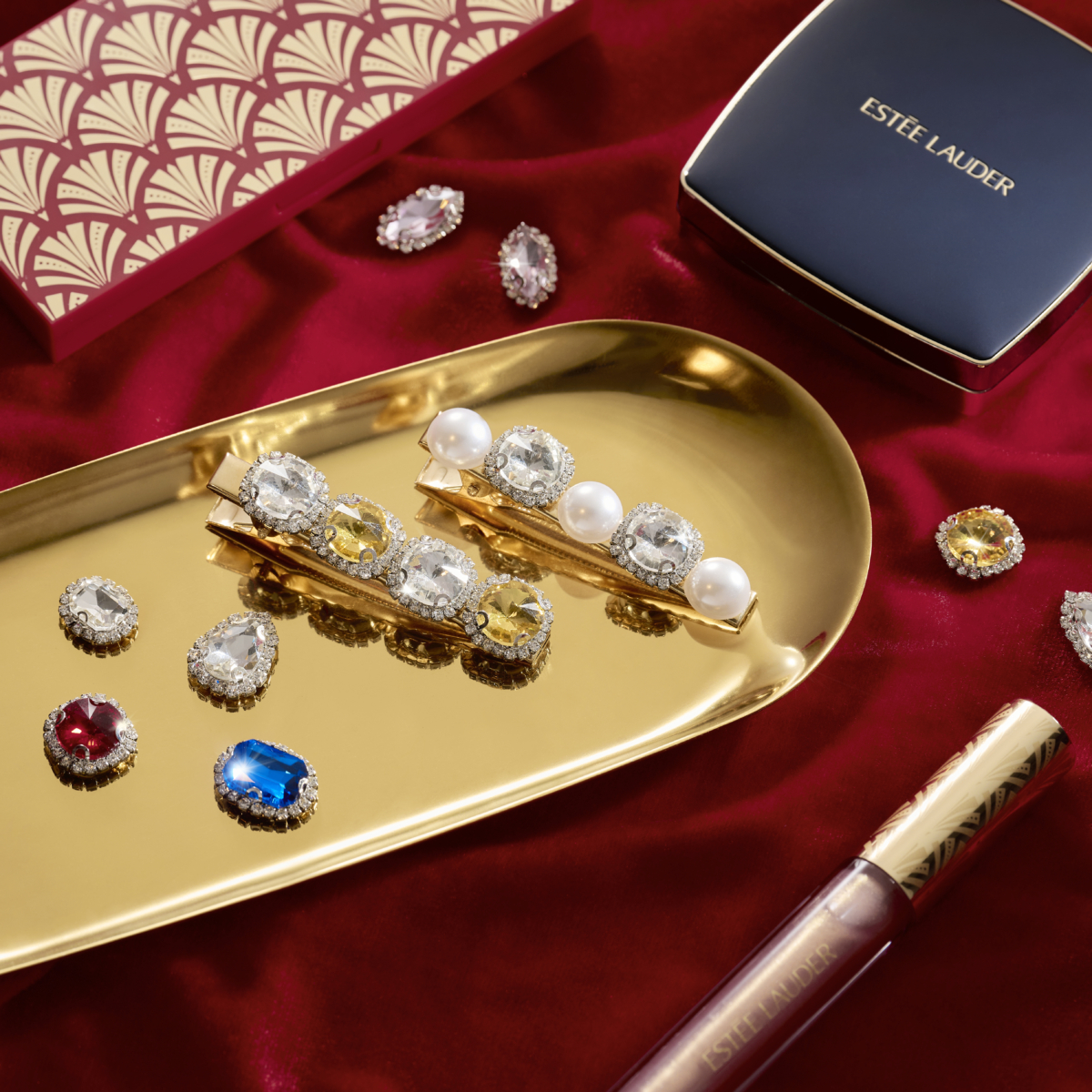 快來相約閨蜜齊齊預約參加由11月18日至12月1日舉行的夢幻閃爍髮飾工作坊!