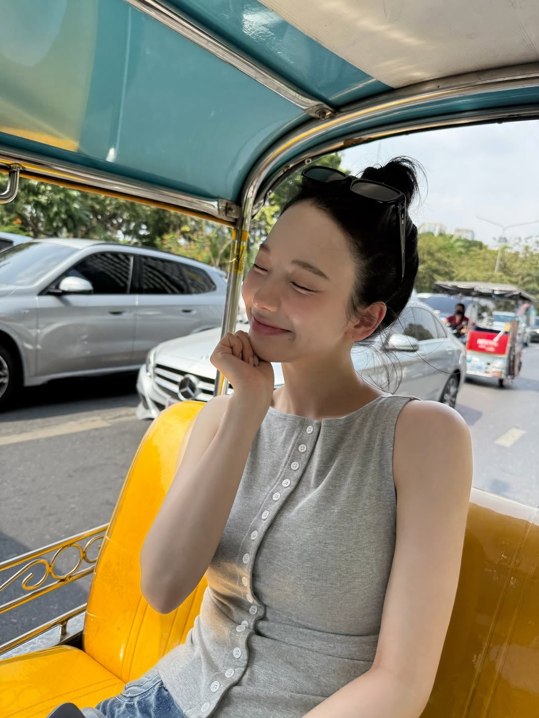 乾燥肌膚的保濕需求在選擇妝前底霜與防曬乳時必須得到充分考慮。
