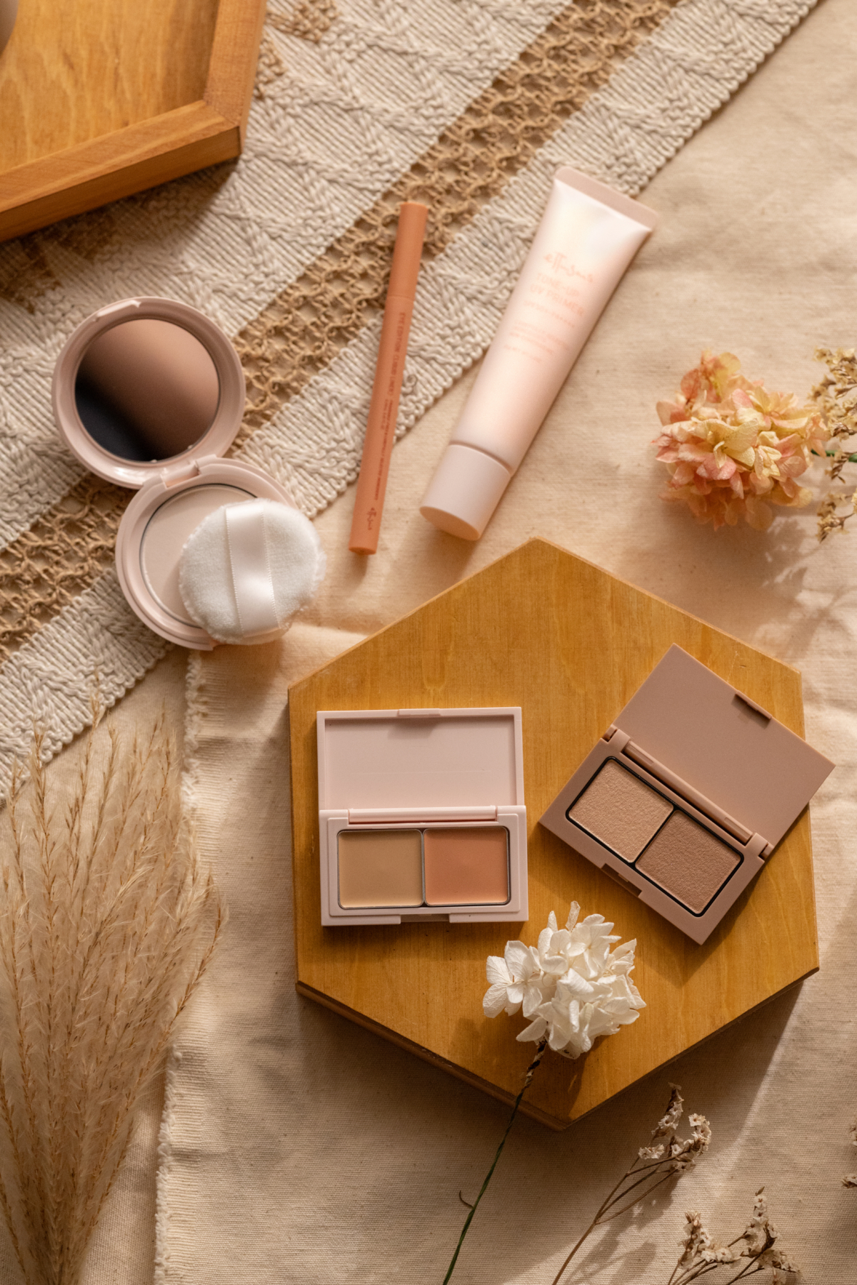 想打造Idol級魅力電眼，便要用上2大人氣眼妝好物配合深邃眼妝速成術。