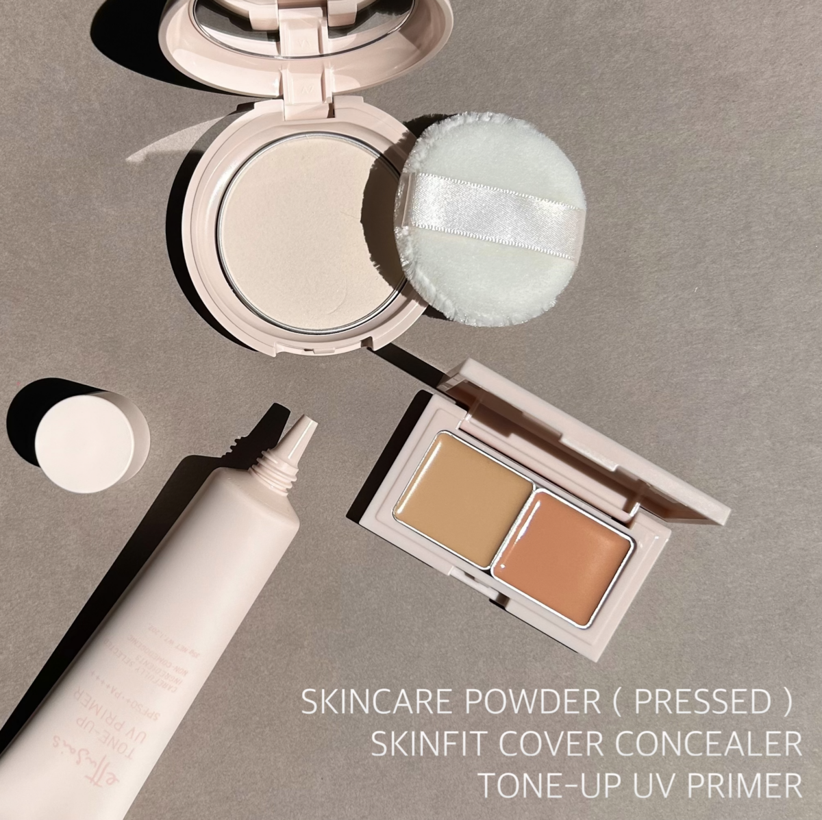 柔滑雙色遮瑕膏一抹即自然隱沒臉上瑕疵，重點是不顯乾紋。