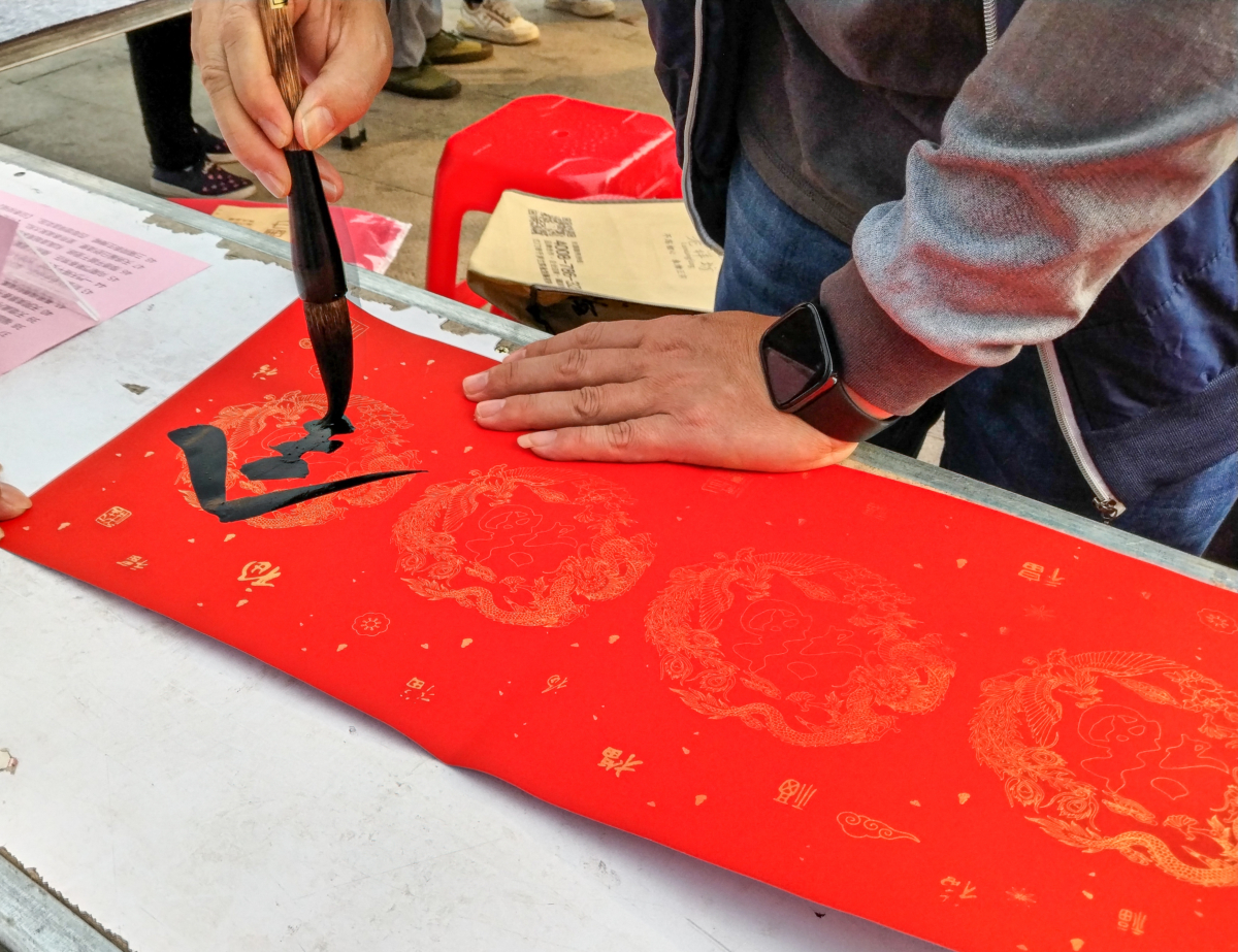 這幾組對句結合了視覺張力與深厚祝福，最適合為新家換上新氣象！