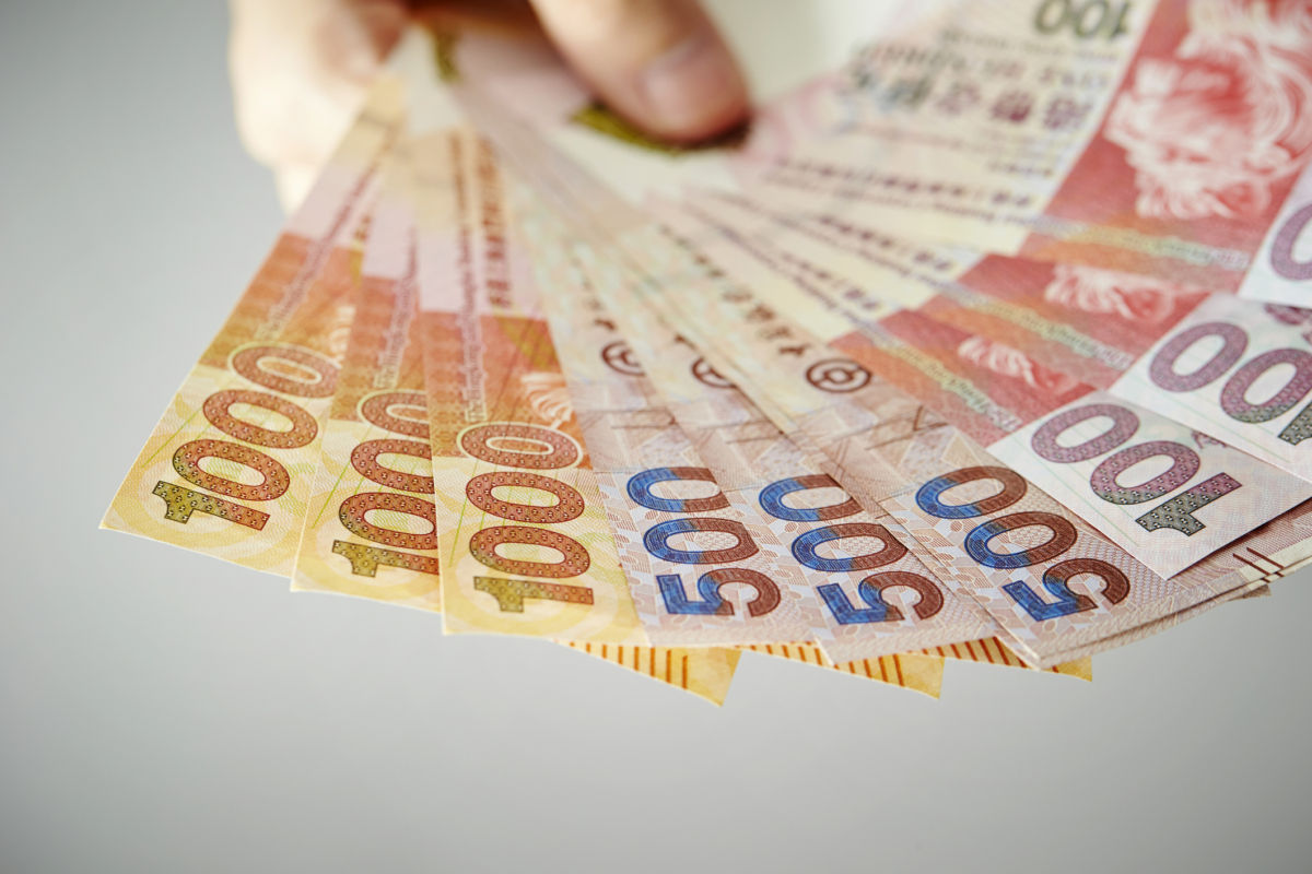 換新鈔2026提供HK$3,000／HK$4,000／HK$6,000套裝，可選新鈔或迎新鈔，也可透過ATM提取或電子利是派發，建議先檢查家中餘鈔再出門。