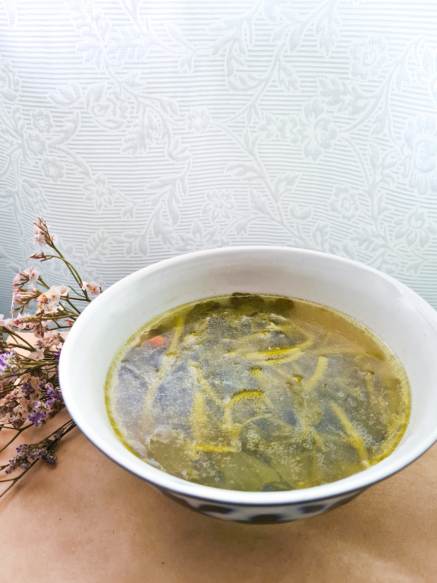 西洋菜羅漢果湯是一款廣東傳統老火湯，以清熱潤肺、止咳化痰的功效著稱。