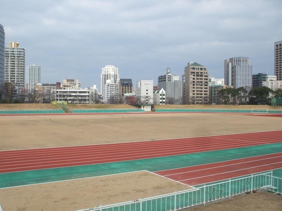 每年12月舉行的福岡國際馬拉松吸引來自世界各地的頂尖選手,讓福岡成為國際長跑界的焦點之一。