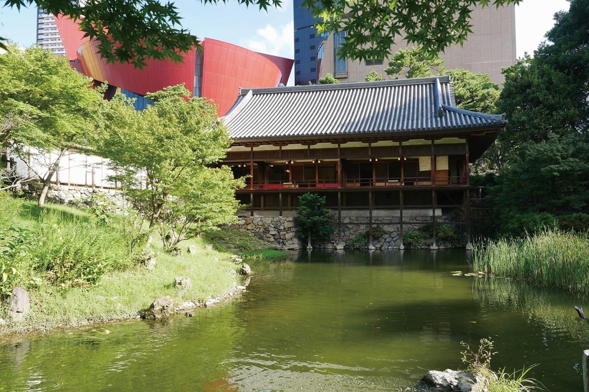 小倉城庭園不僅讓您感受江戶時代的氛圍,還提供品茗體驗,讓您在繁忙的市中心中享受片刻的寧靜。