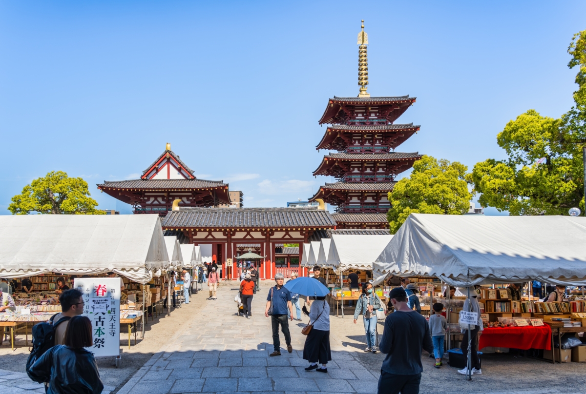 四天王寺定時舉辦市集，可以賞櫻兼挖寶！